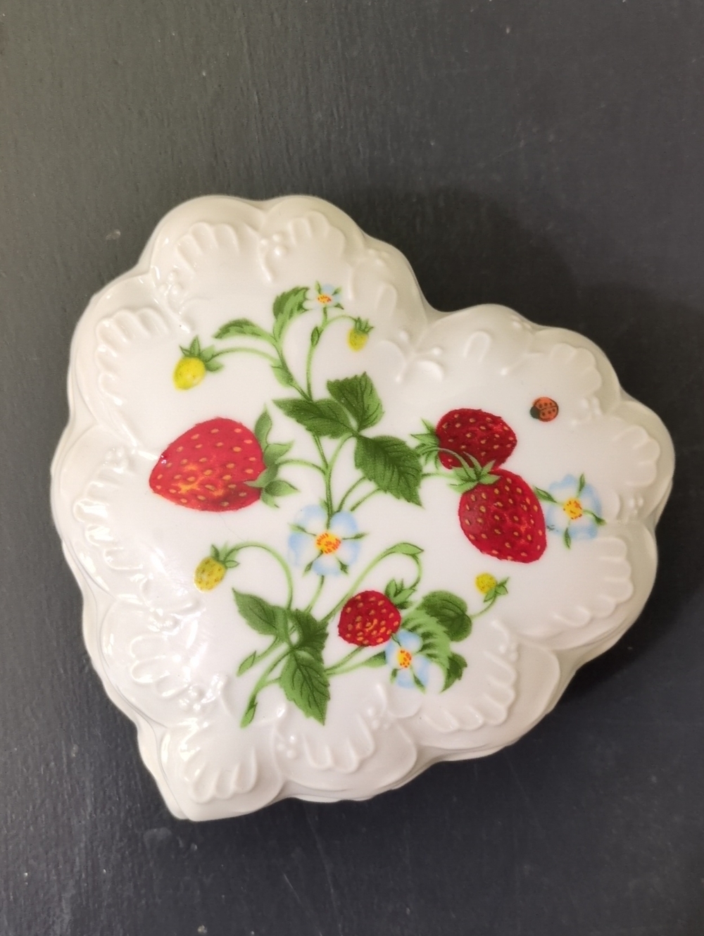 Vintage Estee Lauder Perfumed Body Powder Porcelain Glass Dish 1981 Strawberries